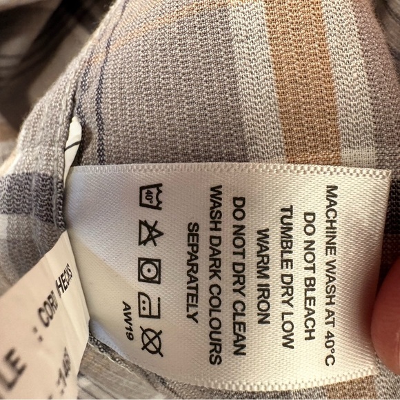 Gray Casual Button Down Shirt with Plaid Design - Picture 12 of 12